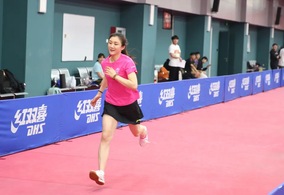 国乒体测众生相：36岁马龙轻松过关，王楚钦出洋相出到央视了！