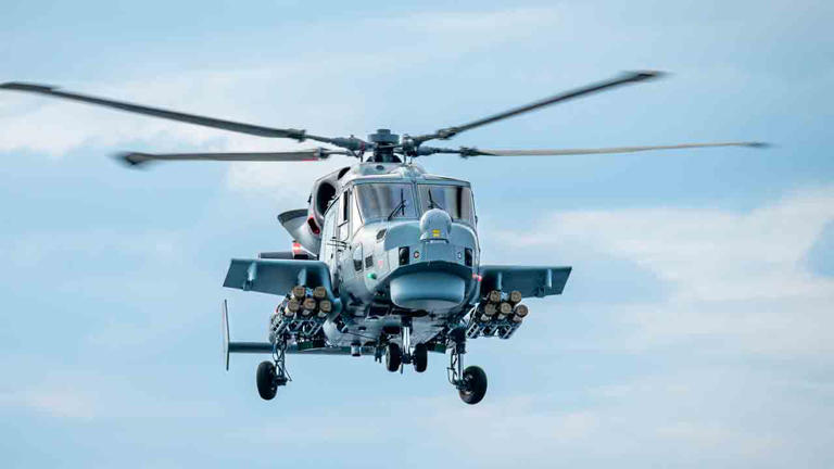 Um helicóptero Wildcat da Marinha Real equipado com o sistema de mísseis LMM. Foto: X @DefenceHQ