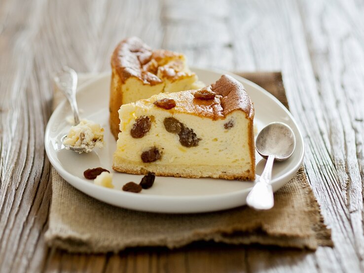 Polnischer Käsekuchen: Rezept für Sernik