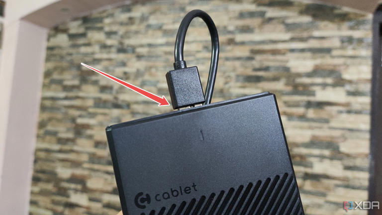 Plugging the USB 3.0 Micro-B cable into the HDD mount