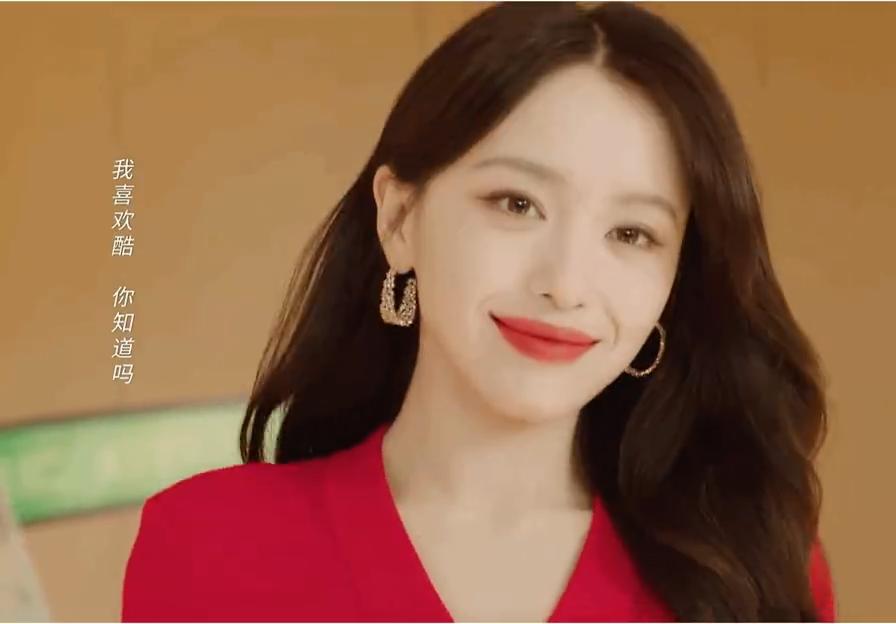 明媚朝气她成颜值担当，168cm仅90斤身材气质一流