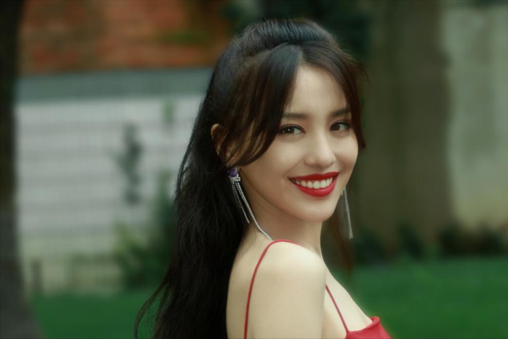 明媚朝气她成颜值担当，168cm仅90斤身材气质一流