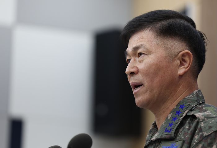 이영수 공군 참모총장이 10일 서울 용산구 국방부에서 열린 공군 KF-16 전투기 오폭사건과 관련한 기자회견에 참석해 발언하고 있다. ⓒ연합뉴스