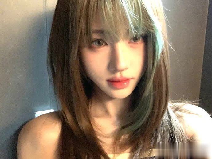 鞠婧祎染薄荷绿章若楠染红发，三月娱乐圈染发潮背后的玄学