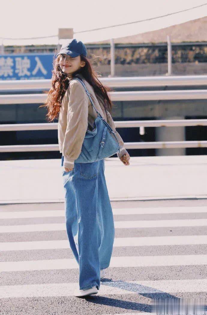 鞠婧祎染薄荷绿章若楠染红发，三月娱乐圈染发潮背后的玄学