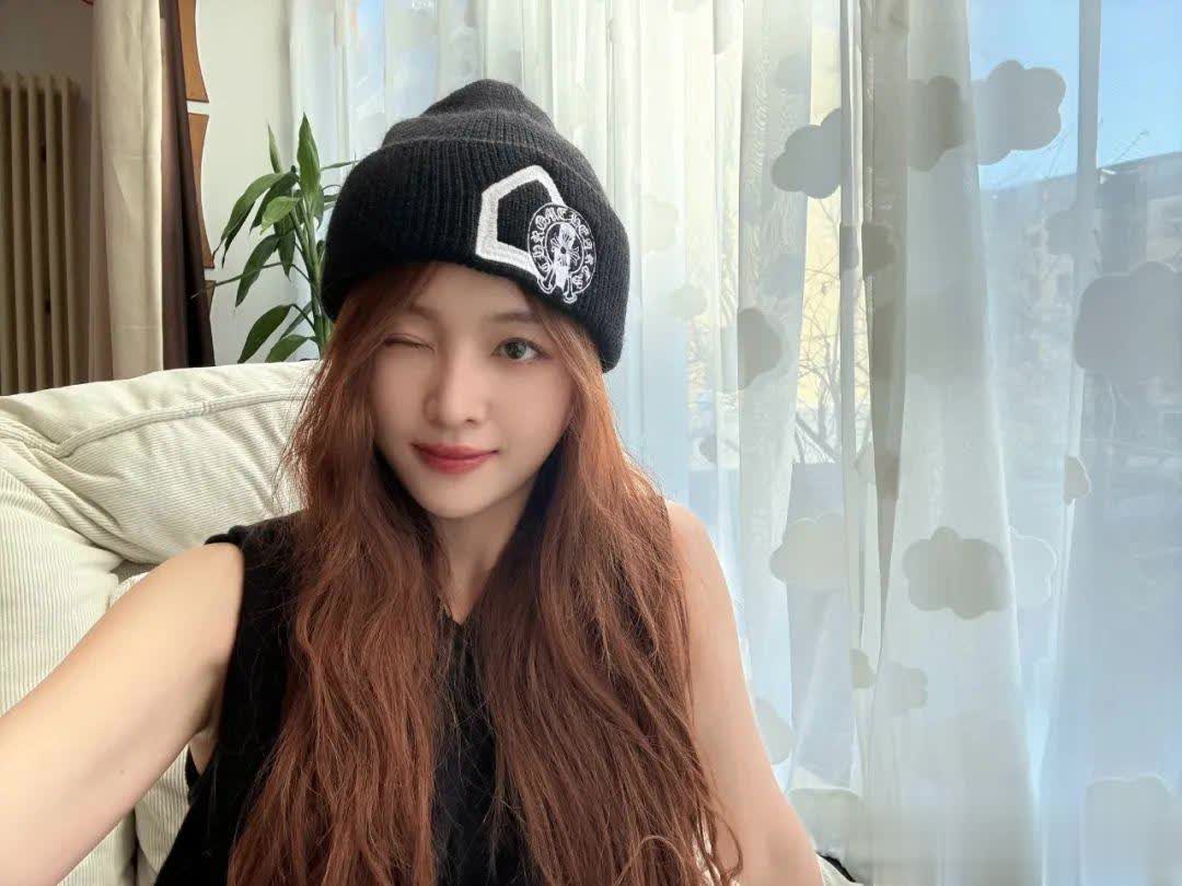 鞠婧祎染薄荷绿章若楠染红发，三月娱乐圈染发潮背后的玄学