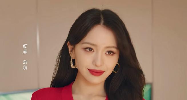 明媚朝气她成颜值担当，168cm仅90斤身材气质一流