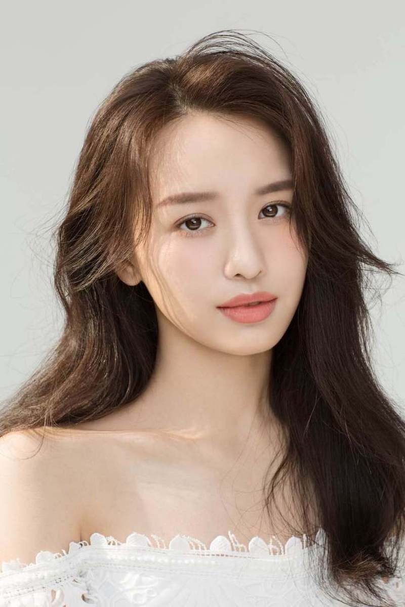 明媚朝气她成颜值担当，168cm仅90斤身材气质一流