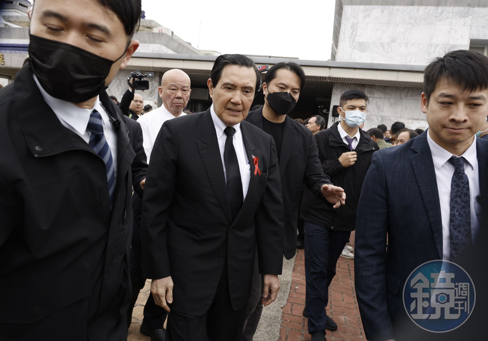 馬英九今早才前往柯文哲父親柯承發的告別式弔唁。