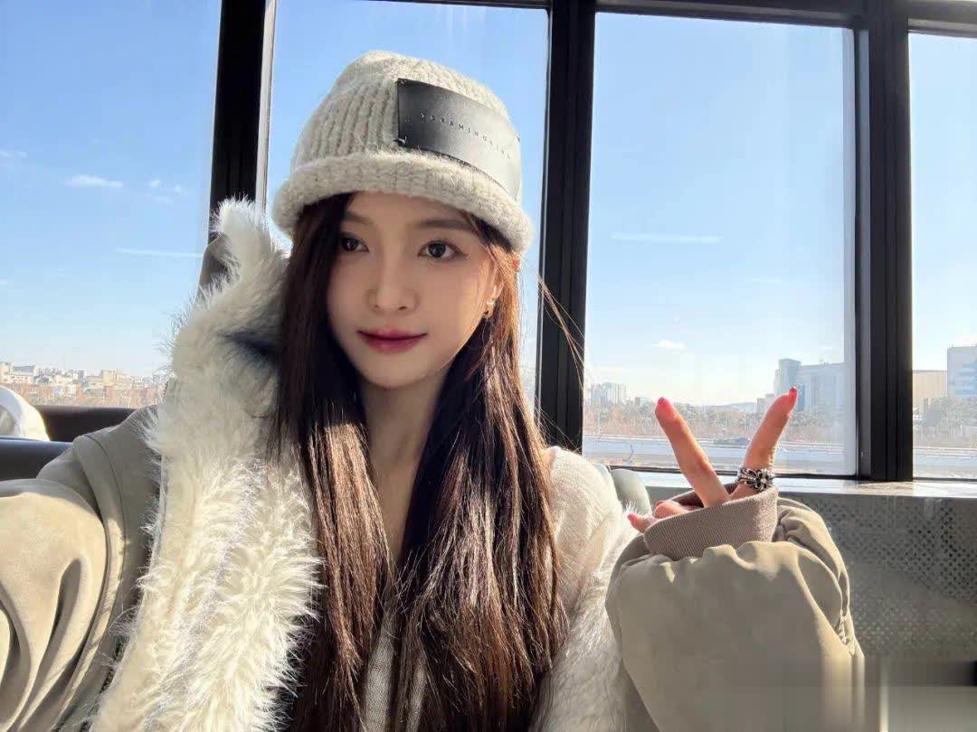 鞠婧祎染薄荷绿章若楠染红发，三月娱乐圈染发潮背后的玄学