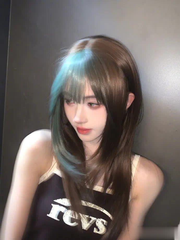 鞠婧祎染薄荷绿章若楠染红发，三月娱乐圈染发潮背后的玄学