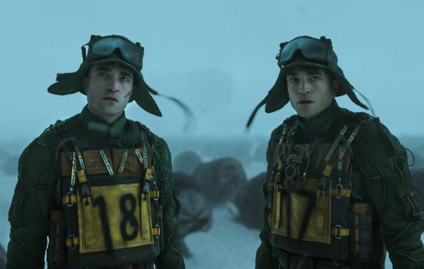 Τι είναι το Mickey 17 και γιατί υπάρχουν πολλαπλοί Robert Pattinson;