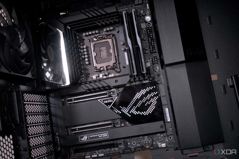 Asus ProArt PA602 motherboard installed