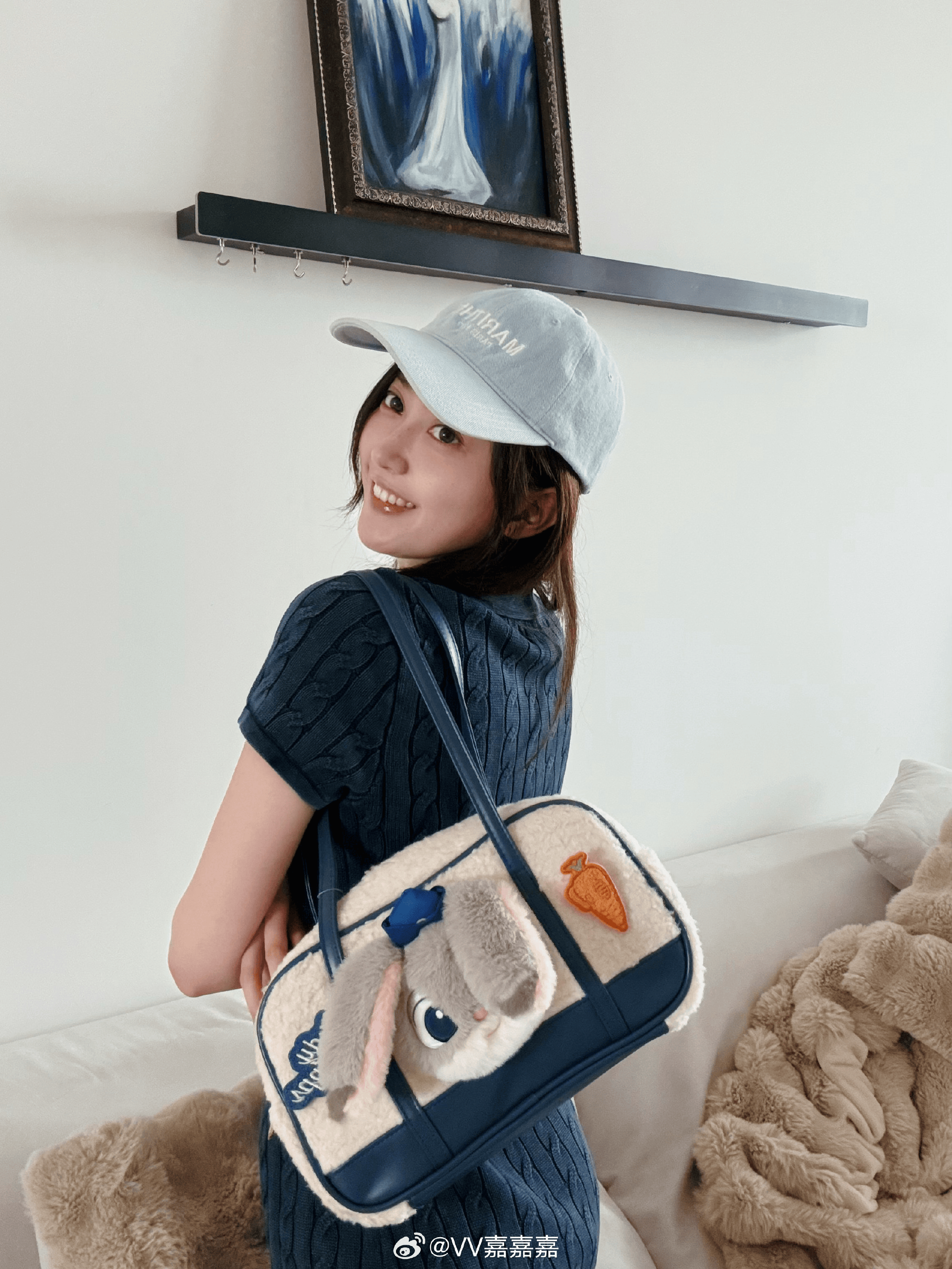 可爱！主持人唯嘉晒照：兔子警官！