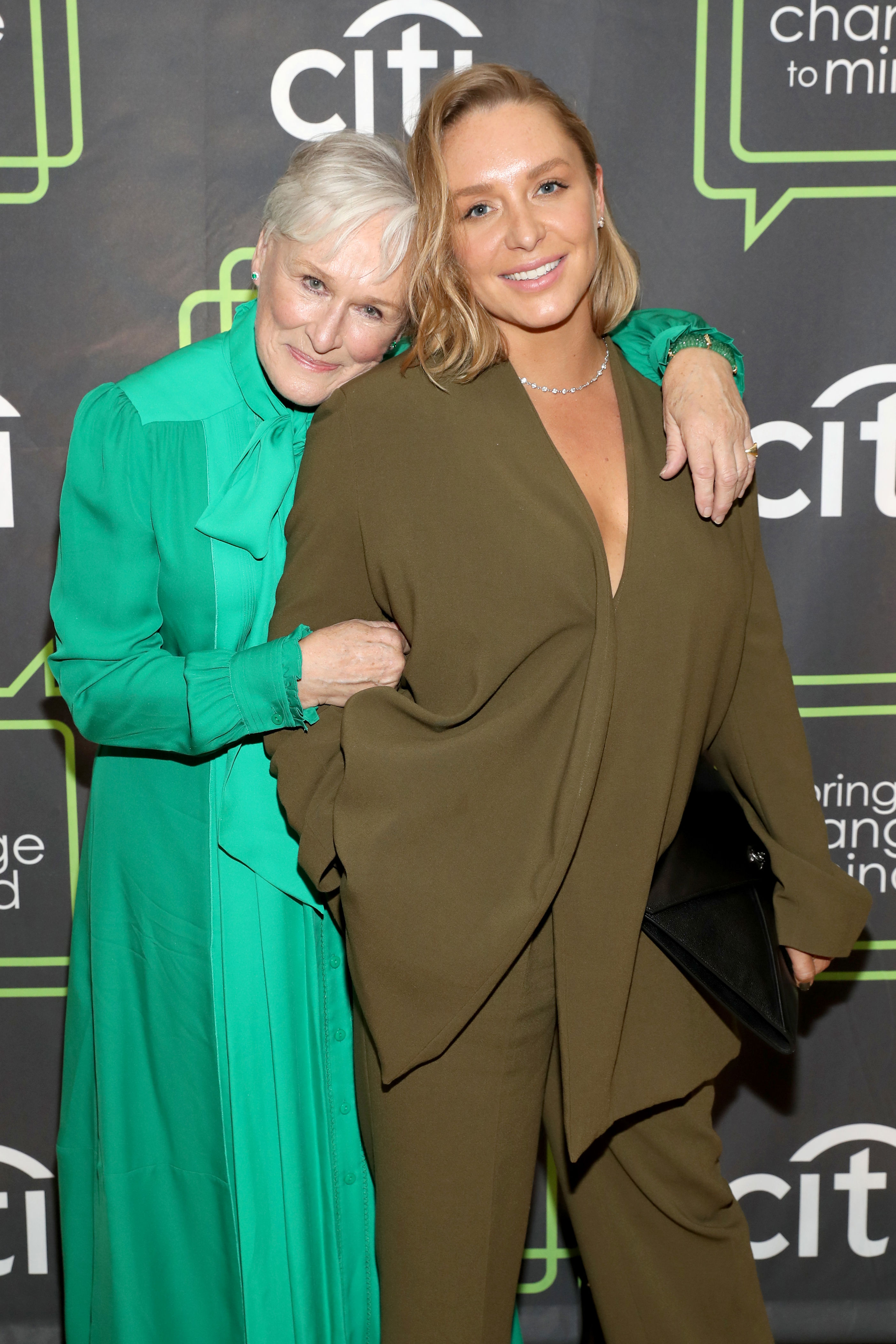 Glenn Close’s daughter, Annie Starke, recreates actress’ 1988 pregnancy