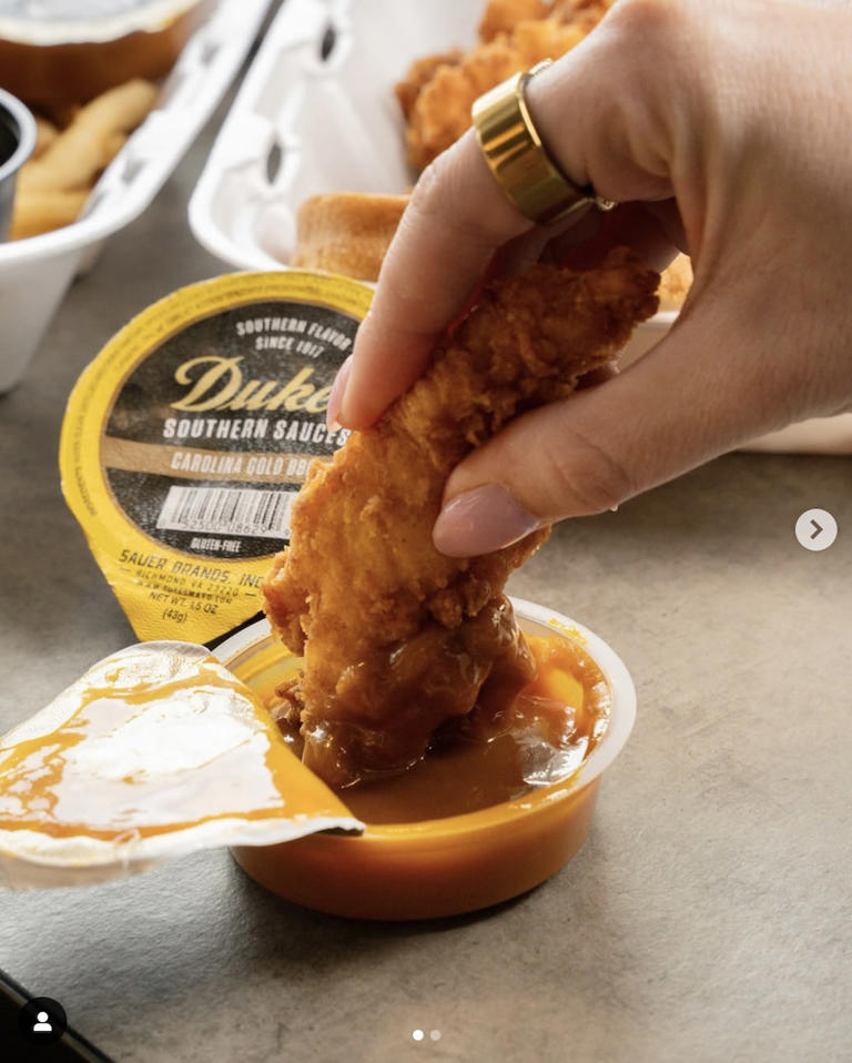 Hardee’s Just Dropped a LimitedTime Chicken Platter for March Madness