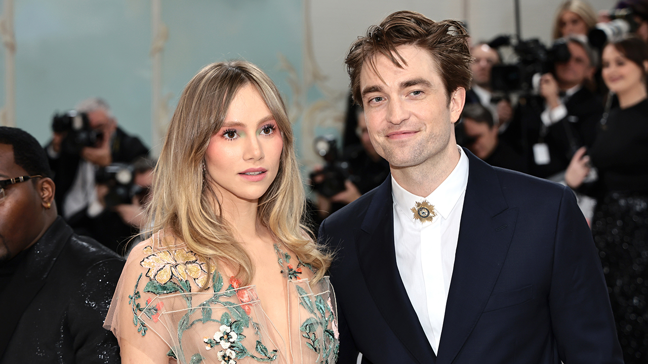 Image Kevin Zeitler image beautiful image beautiful image beautiful - Robert Pattinson's Fiancee Suki Waterhouse Called Him the 'Perfect ...
