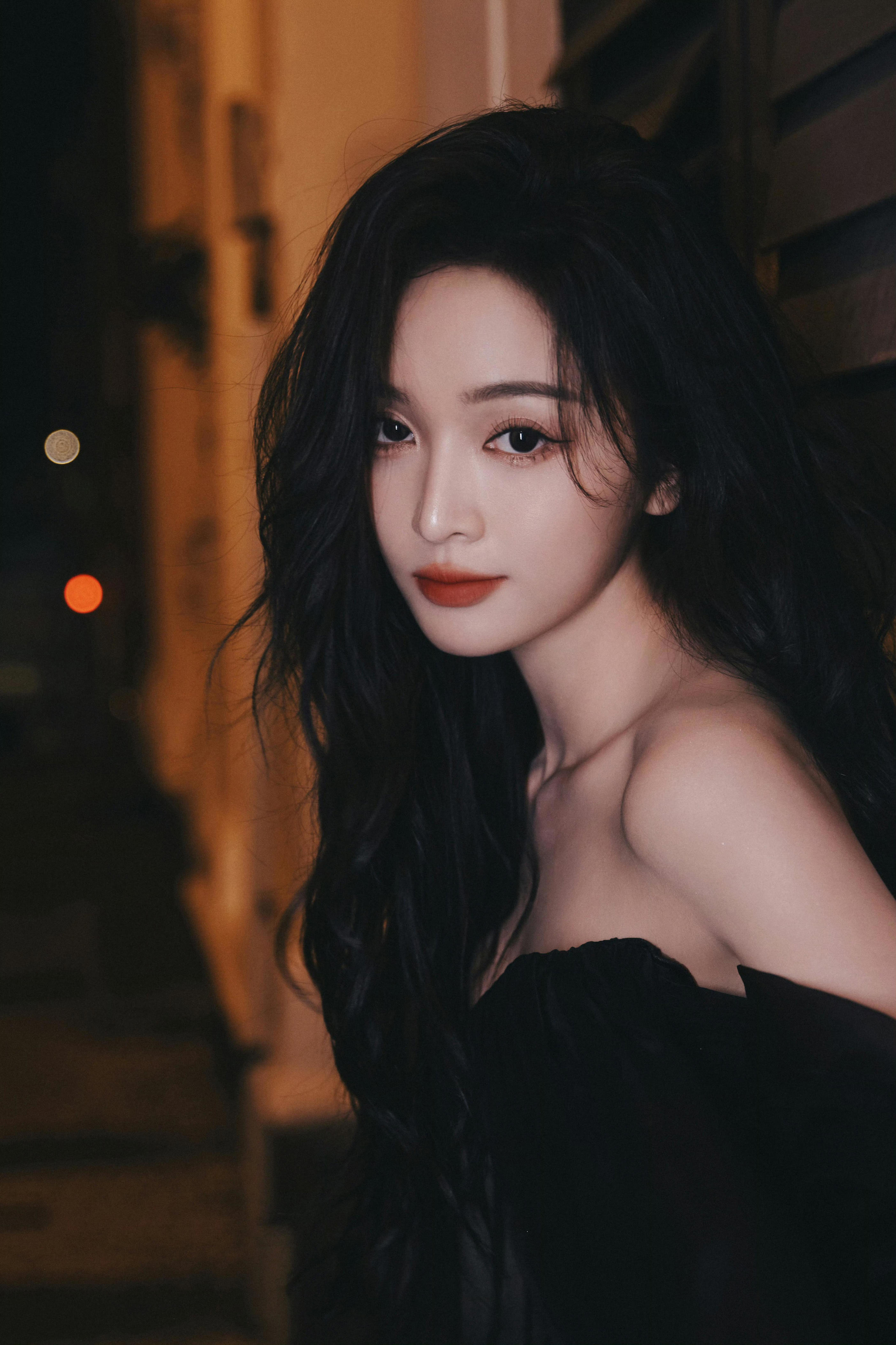 吴宣仪疑因代拍控诉娱乐圈：人心是让人失望的