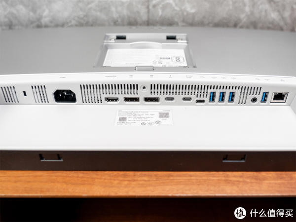 办公设计两相宜 戴尔UltraSharp U2725QE显示器评测