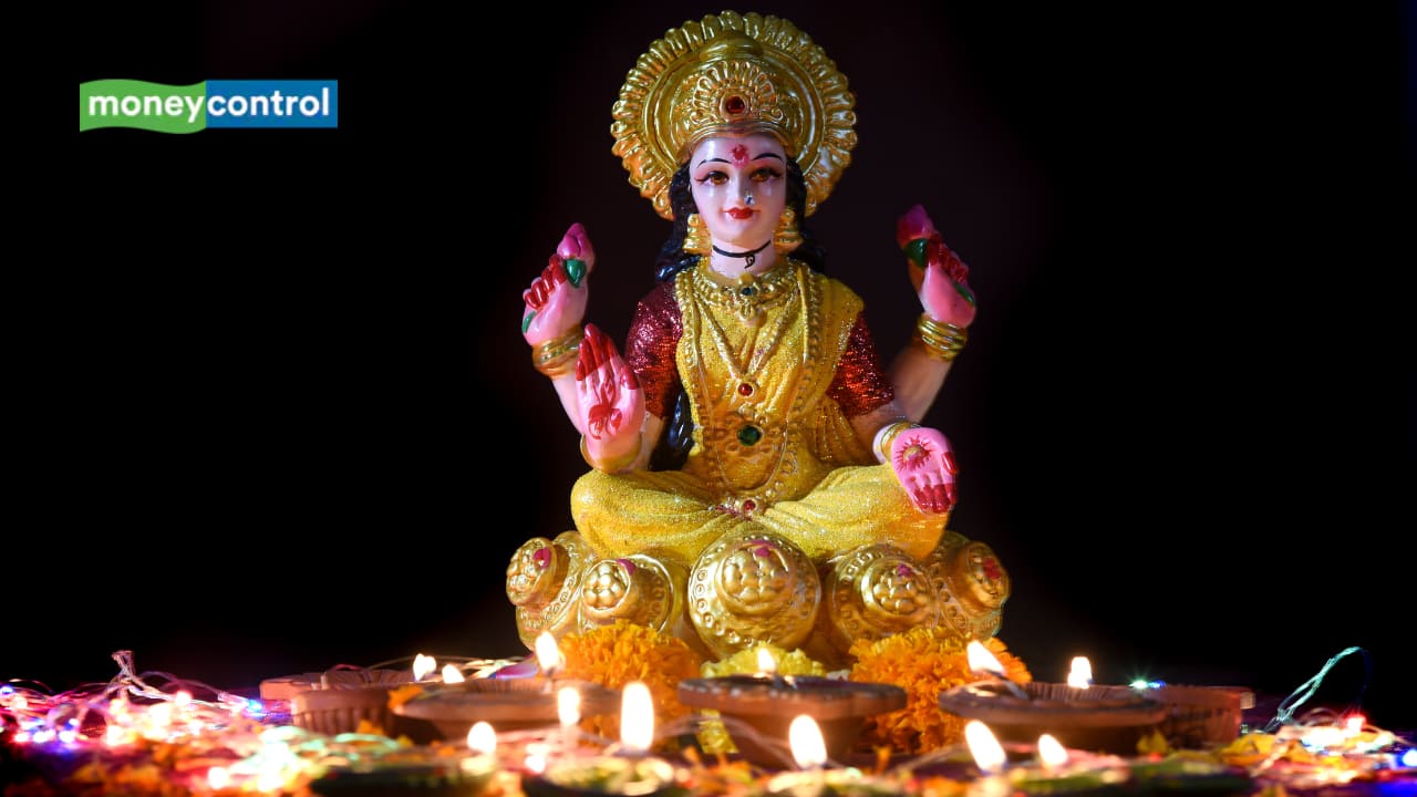 Maha Lakshmi Jayanti 2025: Date, Time, Rituals and Significance