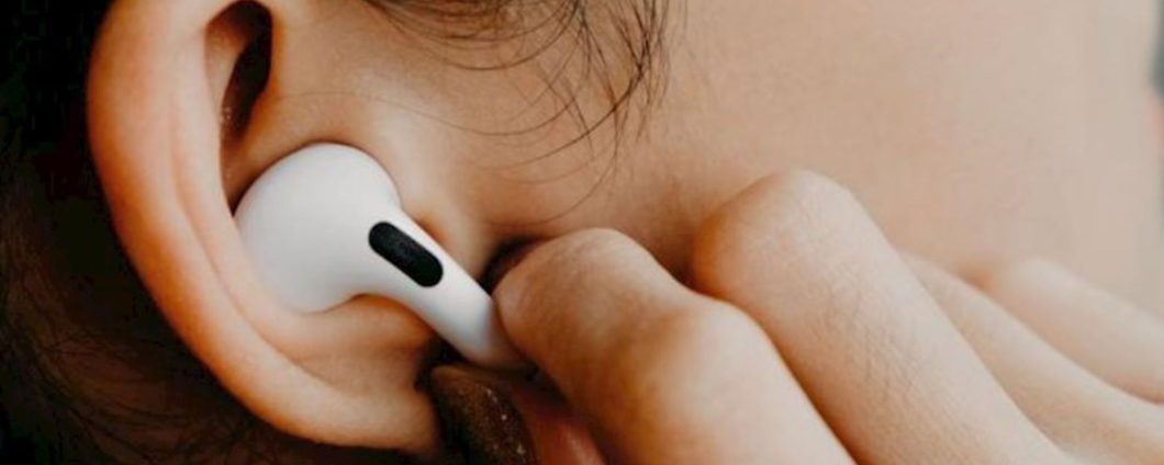 iOS 26.1: su AirPods Live Translation arriva anche l'italiano