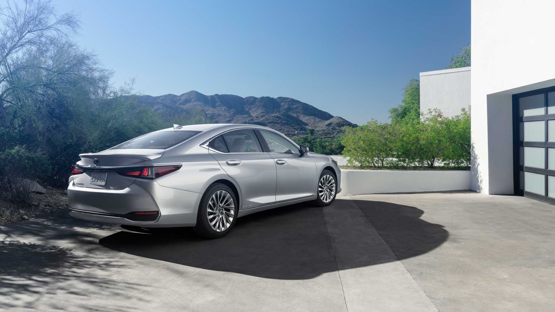 2022 Lexus ES 300h Exterior