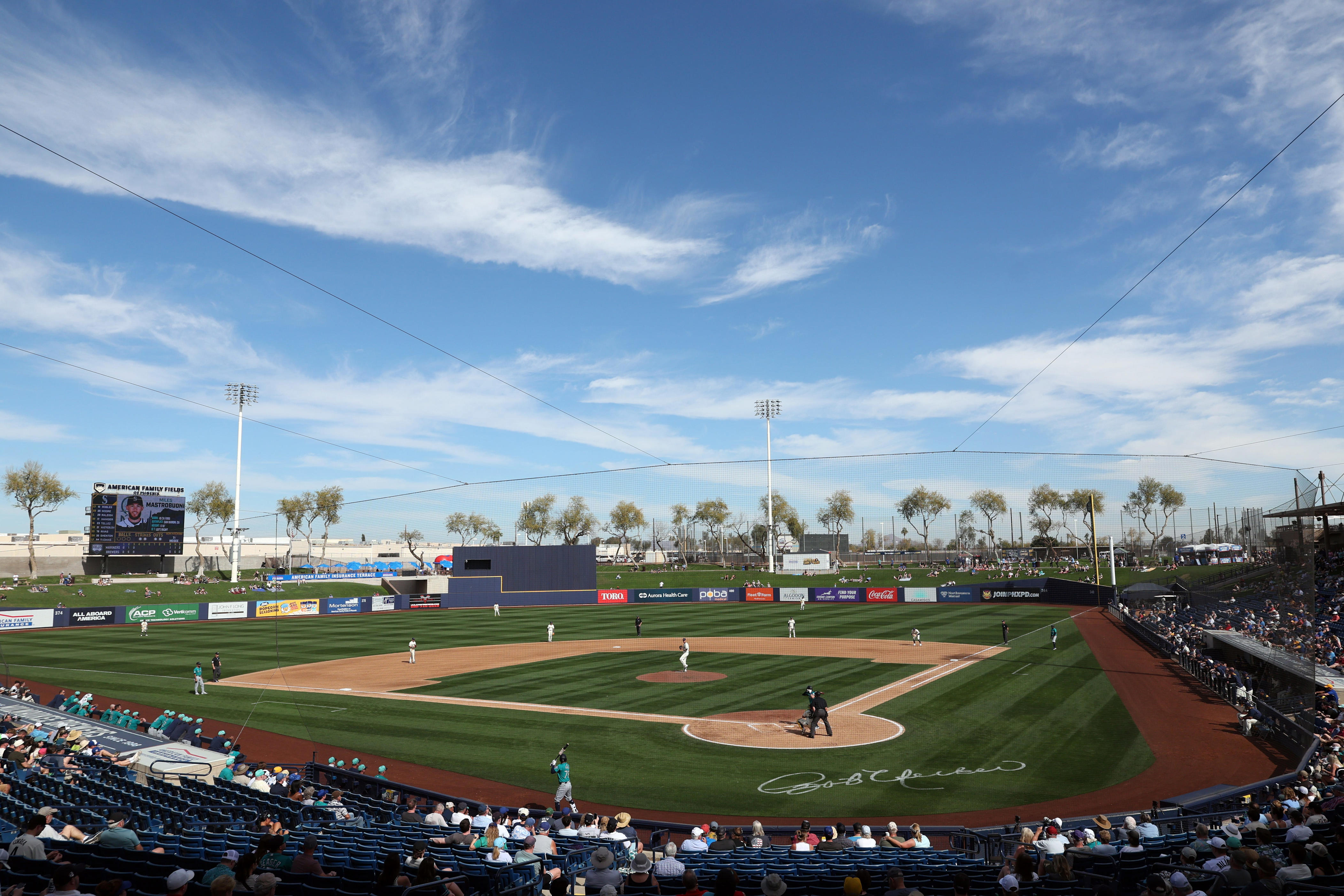 Milwaukee Brewers say 10 broadcasts will be on free channels this season