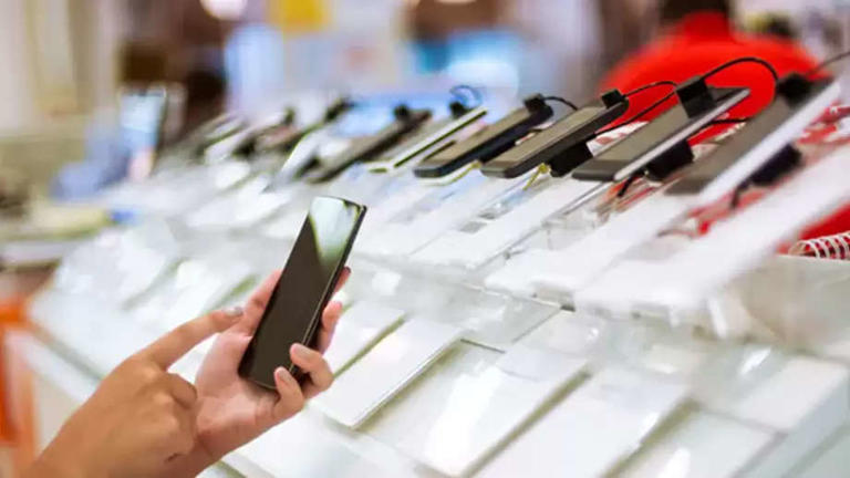 Smartphone Tips: Should you buy a smartphone online or offline? Know ...