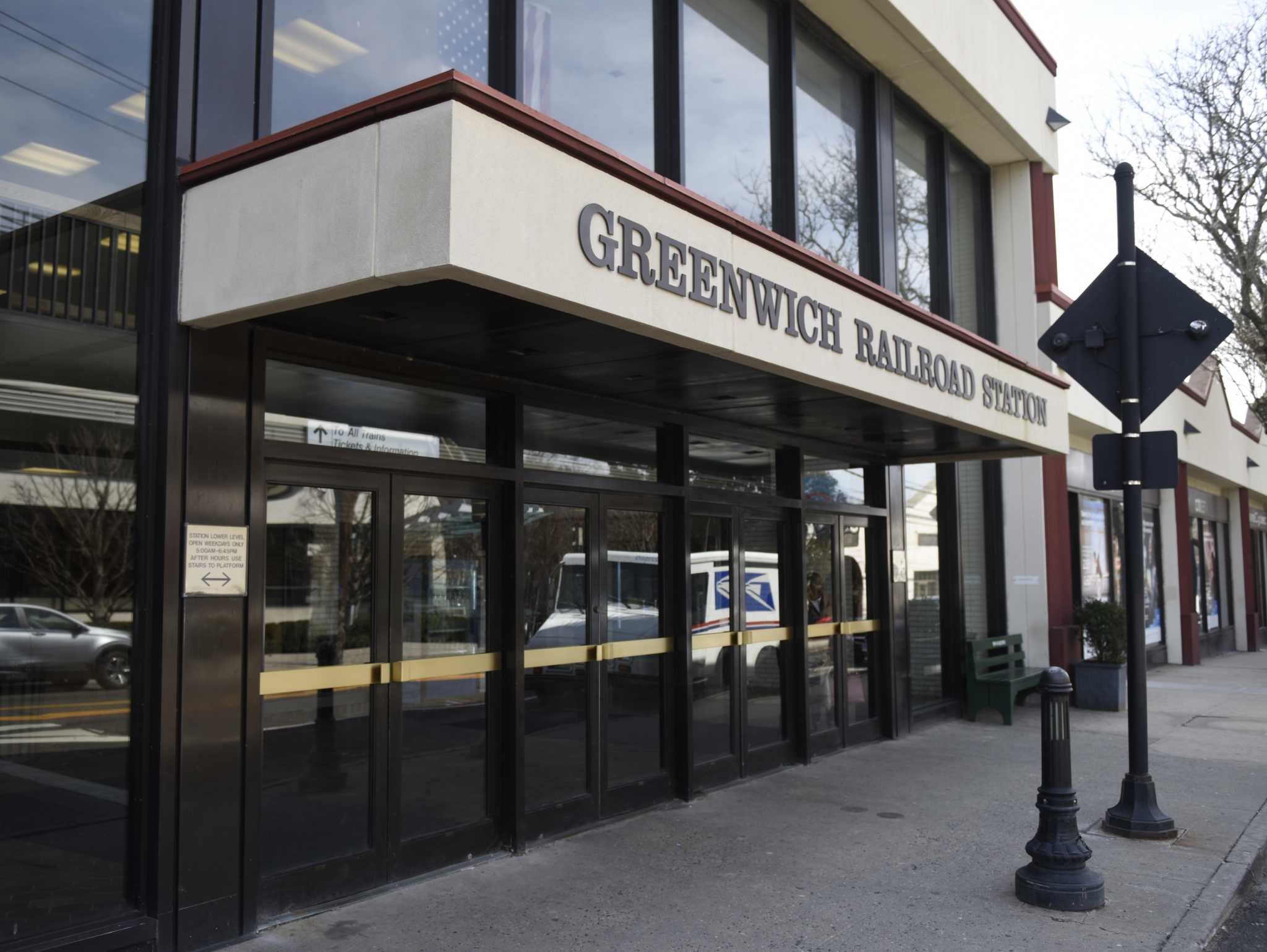 person-fatally-struck-by-train-in-greenwich-caused-metro-north-delays