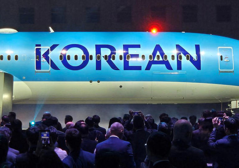 Korean Air launches new branding after $1.3 billion Asiana acquisition