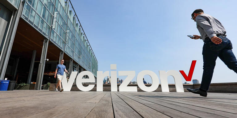 Verizon and AT&T are seeing stock drops. Here’s what’s driving the selloff.