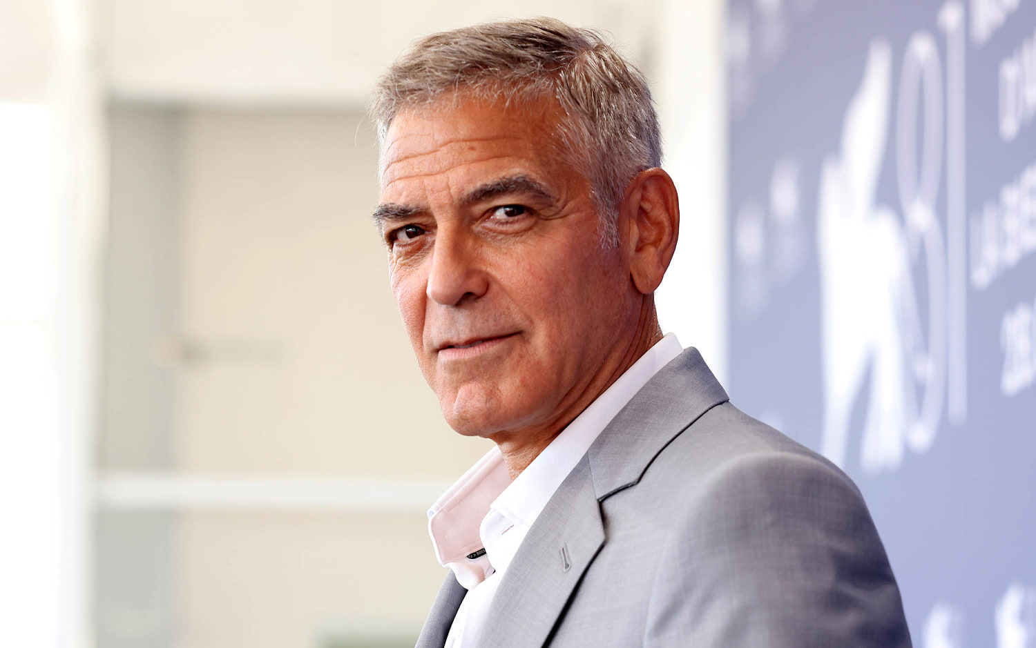 Clooney ditches signature silver fox look ahead of Broadway debut