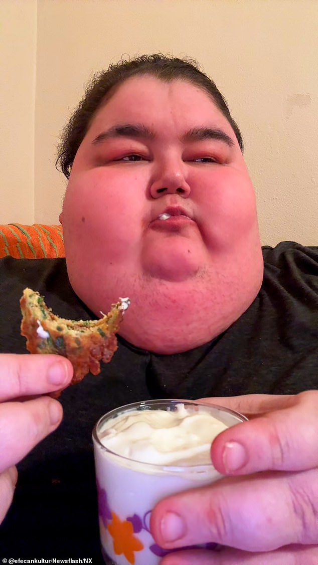 Extreme eater famed for videos showing himself on food dies(02)