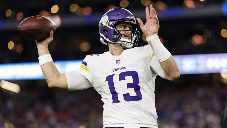 Report: Colts sign Vikings free agent QB Daniel Jones to 1-year deal ...