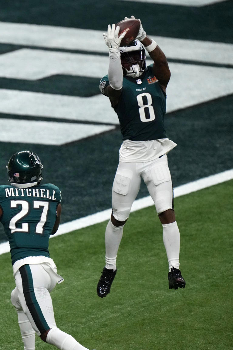 Eagles trade C.J. GardnerJohnson after vulgar Travis Kelce comment(02)