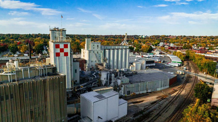 Purina Davenport sets production record; company donates 500 tons of ...