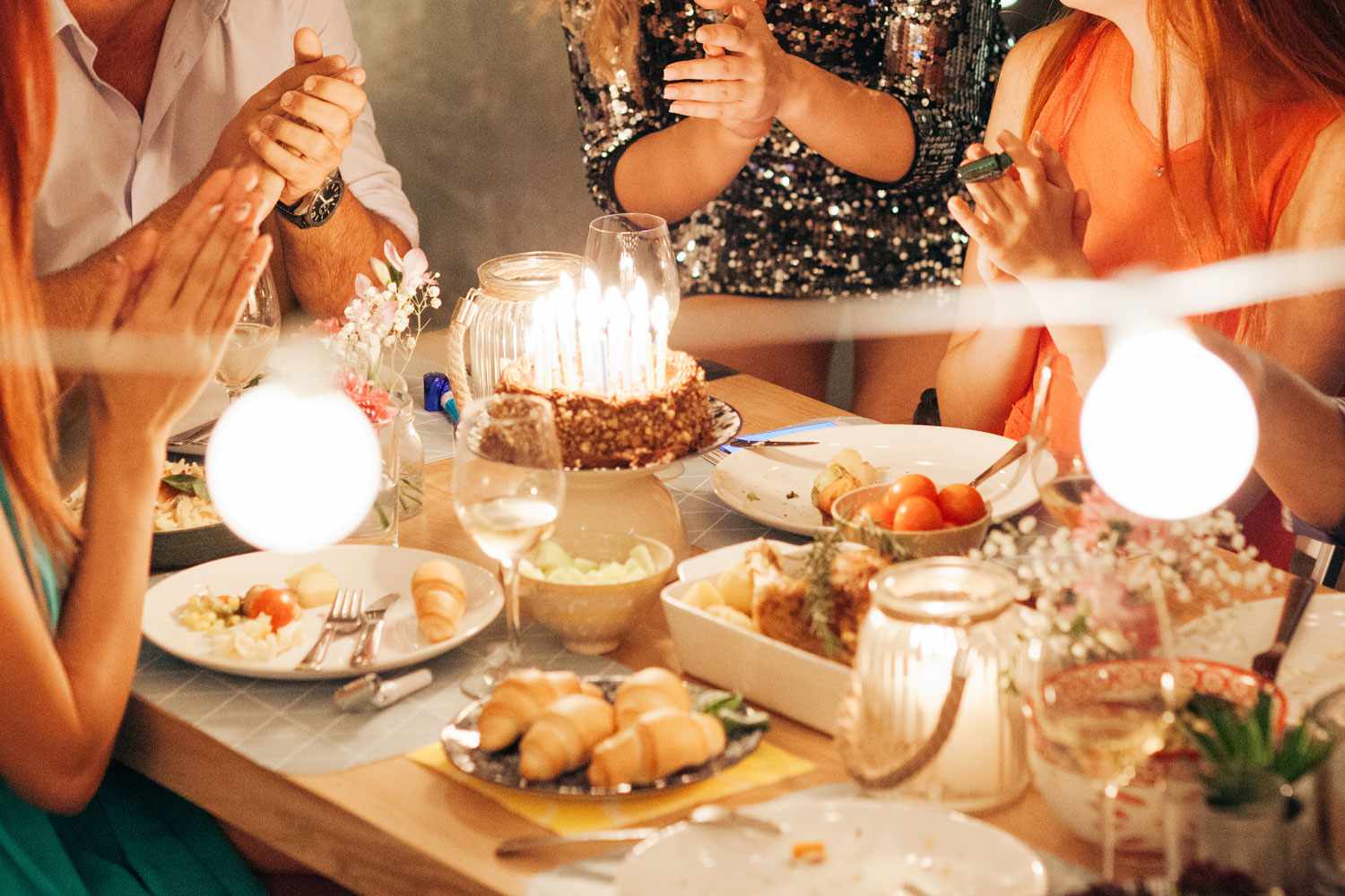 Bride Refuses to Let Sister Celebrate Birthday with Cake at Her(00)