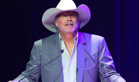 Country music legend Alan Jackson set to play final career show in May