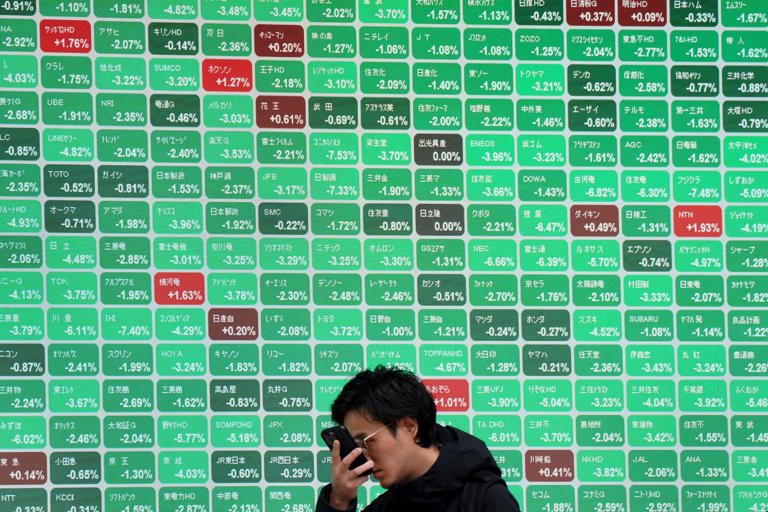 Oil tumbles on Iran hopes, precious metals hit by stronger dollar