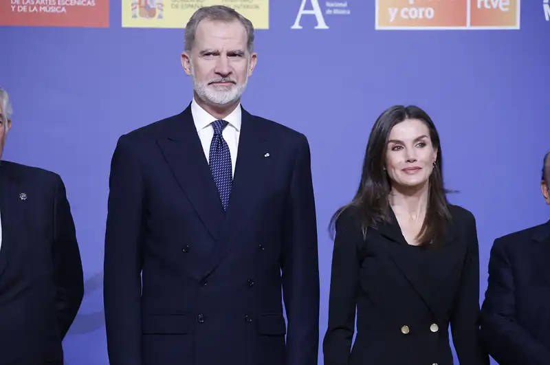 La Reina Letizia y la historia detrás del vestido rescatado del barro de la  DANA: hablamos con la propietaria de la tienda