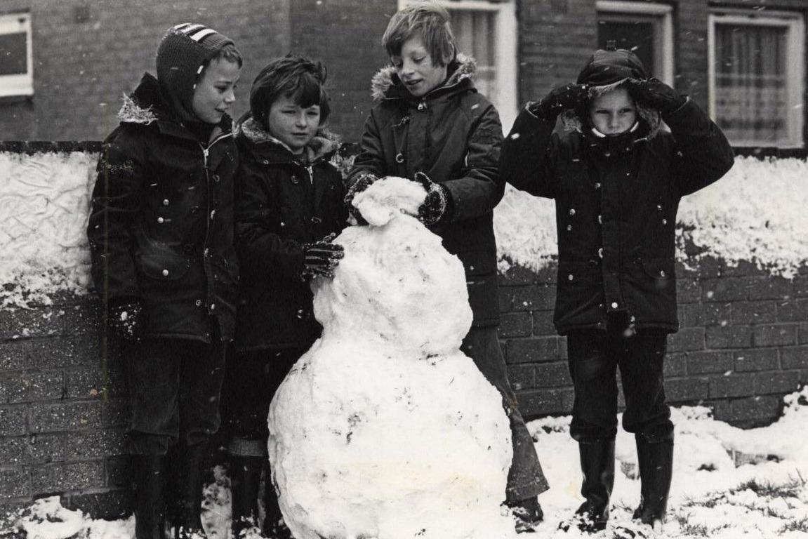 25 amazing pictures transport you straight to 1981 and 1982 for a ...
