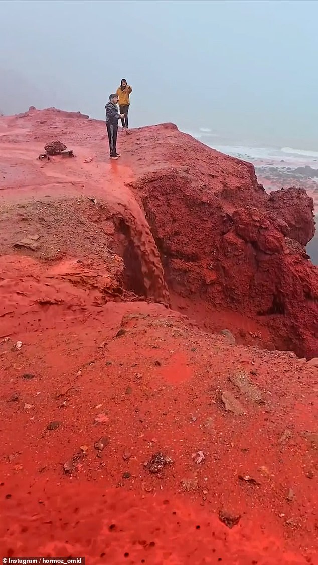 Red Rain Mystery: Unusual Phenomenon Turns Landscapes Crimson 2 AA1AKMhR