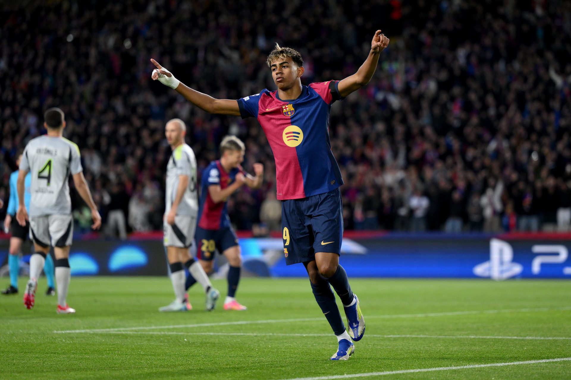 2025 – Barcelona v Benfica (3-1) – Lamine Yamal