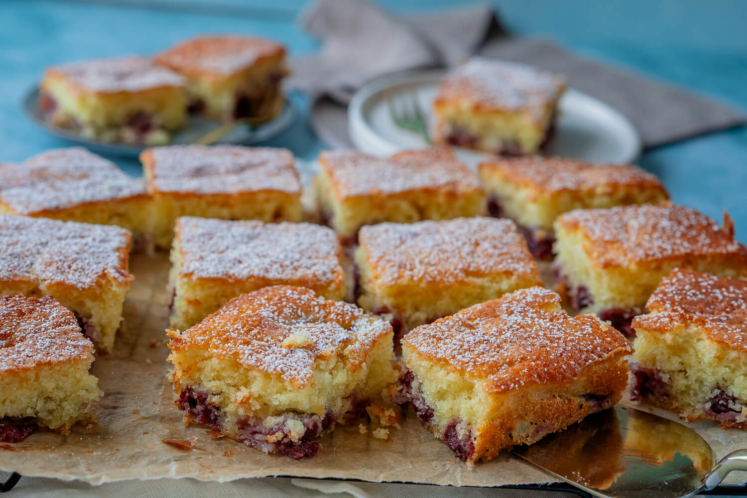 Buttermilch-Kirschkuchen - super saftiger Blechkuchen mit Kirschen