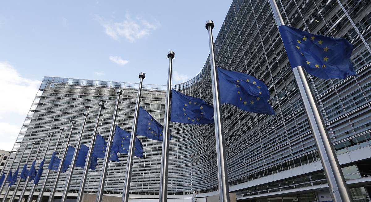 Bruselas lanza un plan para impulsar la producción de la industria ...