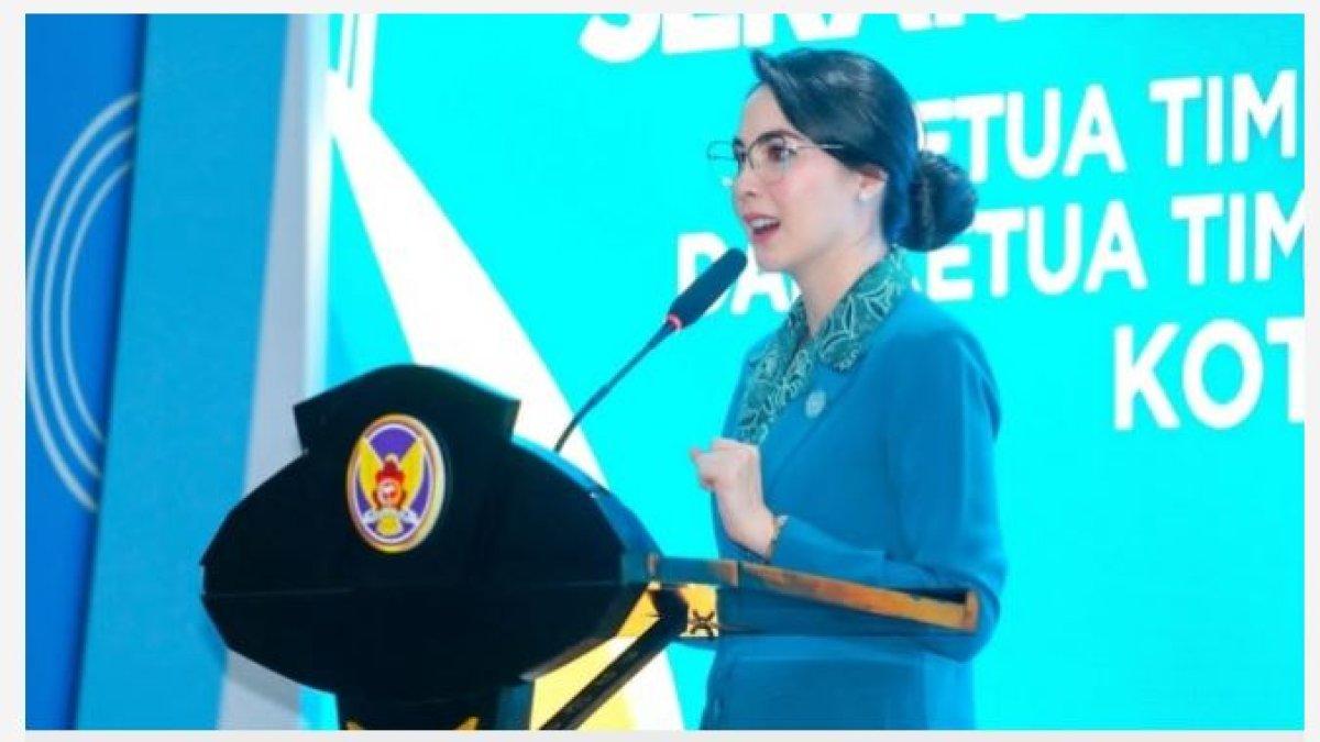 Perbandingan Gaya Pidato Selvi Ananda vs Arumi Bachsin: Siapakah yang Lebih Lincah? Fokus Utama pada Pendidikan Mereka