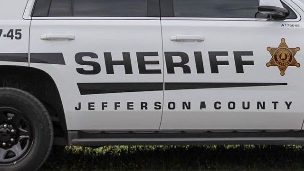 Man arrested after running from deputies in Midfield