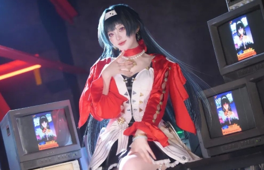 《绝区零》耀嘉音+伊芙琳COS：大小姐和她的保镖，惺惺相惜，CP感太强