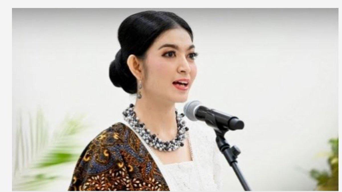 Perbandingan Gaya Pidato Selvi Ananda vs Arumi Bachsin: Siapakah yang Lebih Lincah? Fokus Utama pada Pendidikan Mereka