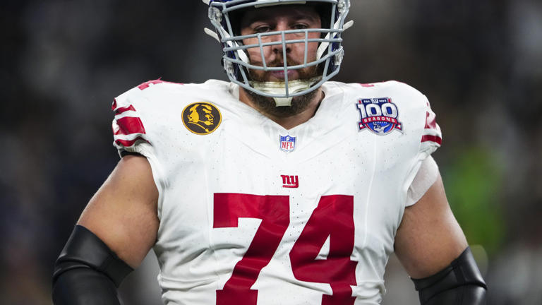 New York Giants free agency: Guard Greg Van Roten returns to New York